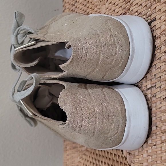 🌼 UGG TYE STARDUST GOLD METALLIC LACE UP SNEAKERS - Picture 8 of 12